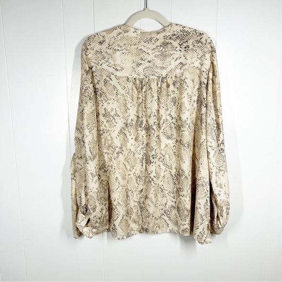 Ava & Viv Snakeskin Animal Print Cream Mobwife Long Sleeve Blouse 2X - Picture 2 of 6